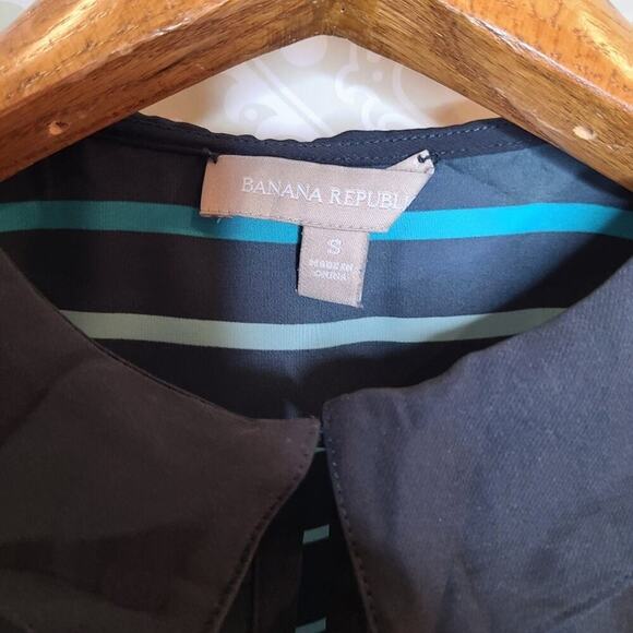 Banana Republic Size Small Blue Striped Sleeveless Blouse - Picture 6 of 11